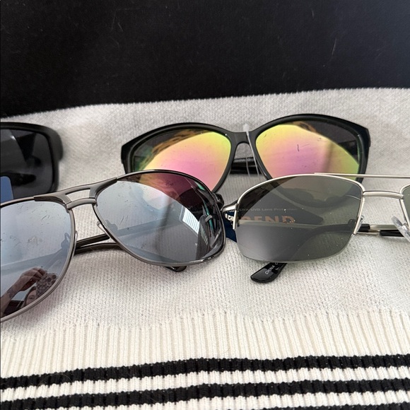 Box filled with Stylish Sunglasses - Picture 3 of 4